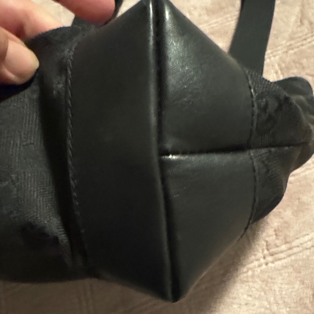 Vintage Gucci GG Canvas & Leather Shoulder Bag — Early 2000s - Picture 10 of 17